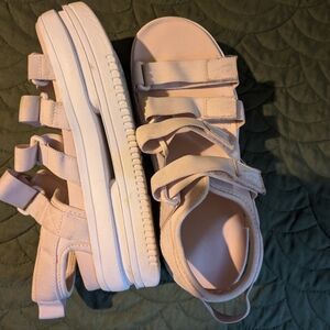 Nike chunky sandals